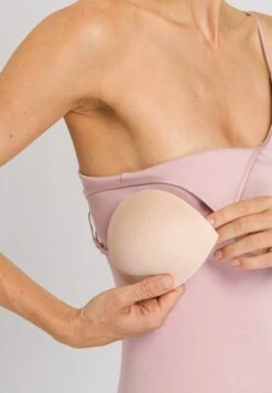 Cotton Seamless Spaghetti Top Padded Pale Pink (071605) 11 Cotton Seamless Spaghetti Top Padded Pale Pink (071605) -Hanro cotton seamless spaghetti top padded pale pink 071 3