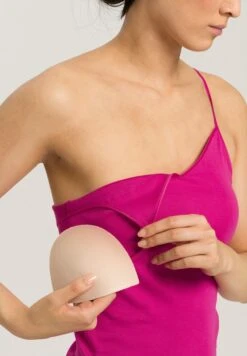 Cotton Seamless Spaghetti Top Padded Very Berry (071605) -Hanro cotton seamless spaghetti top padded very berry 07 4