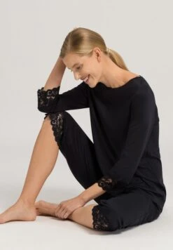 Moments Crop Pajama Black (077928) -Hanro moments crop pajama black 077928 2