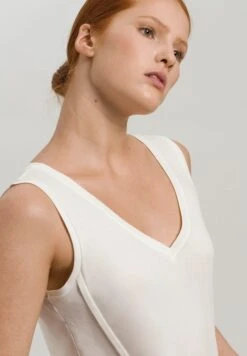 Pure Essence Sleeveless Nightdress Off White (077946) 9 Pure Essence Sleeveless Nightdress Off White (077946) -Hanro pure essence sleeveless nightdress off white 07794 3