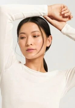 Woolen Silk Long Sleeve Cygne (071409) -Hanro woolen silk long sleeve cygne 071409 2